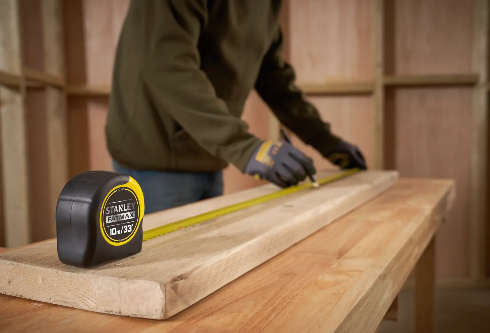 FATMAX® 10m/33-ft (32mm Wide) Tape Measure With BladeArmor®
